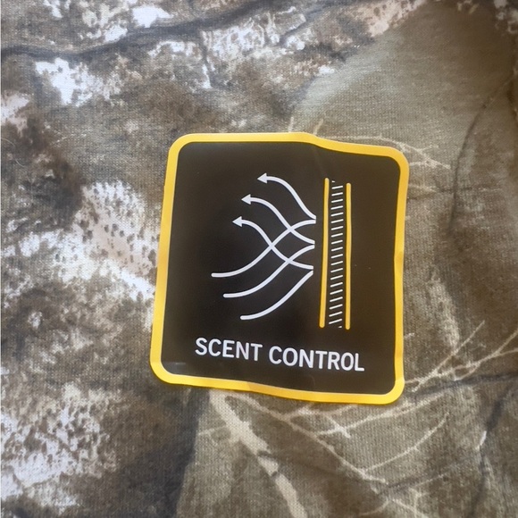 NWT Realtree Edge Short-Sleeved T-shirt Camouflage with Scent Control Size M (A) - Picture 7 of 8